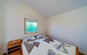 2 Bedroom Beautiful Apartment In Viganj