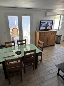 Pavillon 3 chambres avec véranda et climatisation.