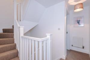 Luxury 4 bedroom Home in Stoke Sleeps 10
