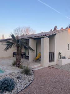 Maison avec piscine et jacuzzi proche de la rivière idéale pour un séjour détente