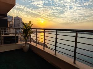 Modern 2-Bedroom Family Apartment with Sea View