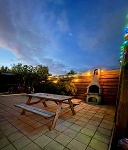 Wellness bungalow with jacuzzi &sauna&private garden near Amsterdam