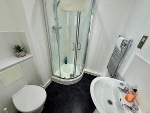 Stylish Heron Apartment, 2 Beds, by CWP (Bedford)