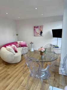 7 Heron House - 1 Bed Modern apartment by the Rugby club