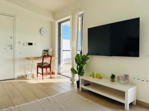 Top-Floor 2BR Penthouse with Stunning Sea View