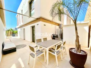 Villa Villamartin Paradise by Villas&You