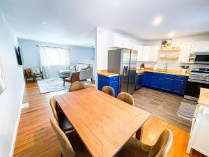 Sparkling Saratoga 3BR home near Track and SPAC Dogs