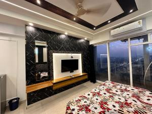 Luxury Studio Apartment with Balcony & Kitchenette