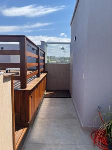Apartamento completo com varanda e piscina