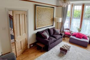House - Sleeps 8 - Pet friendly - Garden - Parking