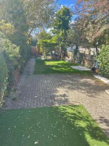 Modern 2-Bedroom Home with Garden in London