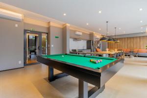 Piscina, rooftop e academia a poucos passos da PUC