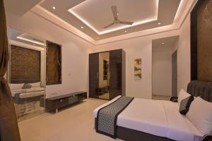 Golden Villa 4 Bhk With Private Swimming Pool Centrally Located