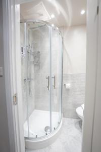 Stylish Reservoir Retreat