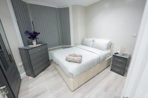 Stylish Reservoir Retreat