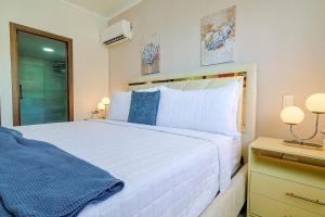 Comfy 1BR Centric Apt King Bed