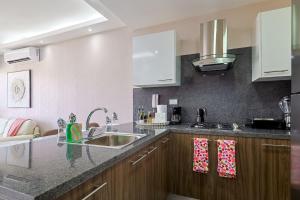 Comfy 1BR Centric Apt King Bed