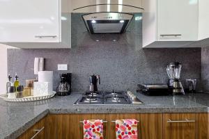 Comfy 1BR Centric Apt King Bed