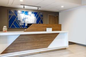 Holiday Inn Express & Suites Lancaster by IHG