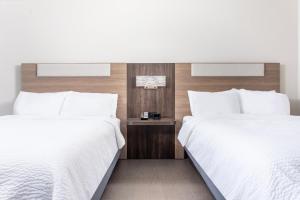 Holiday Inn Express & Suites Lancaster by IHG