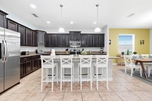 Near Parks Private Heated Pool Resort Access Games