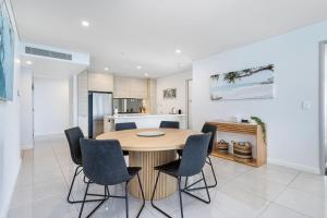 Oceanfront Breathtaking Views 3BR plus 2 Car Parking