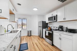 Spacious 3 BR Suite w Office! Central + Parking