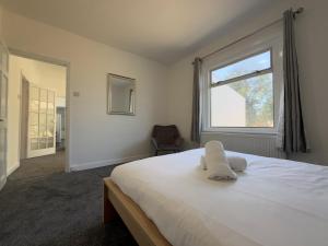 NEAR AIRPORT Fully Detached Home with 2 Off-Street Parking Spaces