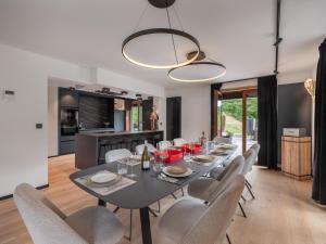 Chalet Élégance alpine - BO Immobilier - La Chapelle DAbondance Reduced prices on ski passes Châtel & Portes du Soleil