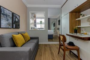 Charlie Poeta Drummond Jardins