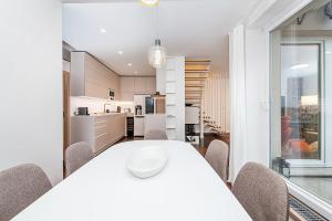 Amazing 3-Bedroom and Terrace overlooking TV Tower