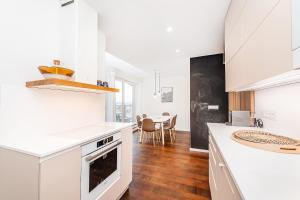 Amazing 3-Bedroom and Terrace overlooking TV Tower