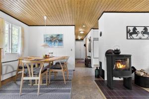 1308 Aakirkeby - Fyrreklyngen 5