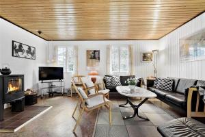 1308 Aakirkeby - Fyrreklyngen 5