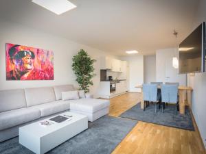 WaltzCo City Apartment near U1 & Center