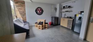 Laureles City Retreat, Cold AC