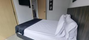 Laureles City Retreat, Cold AC