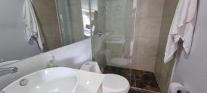 Laureles City Retreat, Cold AC