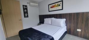 Laureles City Retreat, Cold AC