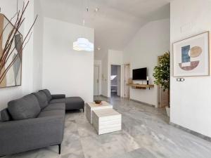 Los Olivos II Beach & Pool Apartment