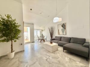 Los Olivos II Beach & Pool Apartment