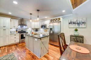 Peaceful Home with Porch and Yard, 5 Mi to Rome!