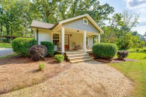 Peaceful Home with Porch and Yard, 5 Mi to Rome!
