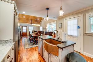 Peaceful Home with Porch and Yard, 5 Mi to Rome!