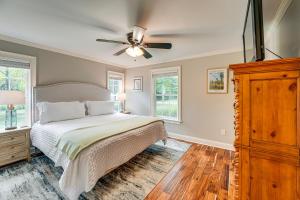 Peaceful Home with Porch and Yard, 5 Mi to Rome!