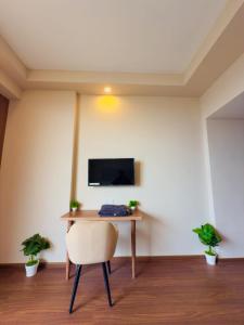 a irbnb in greater Noida Omaxe trade centre alpha 2