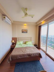 a irbnb in greater Noida Omaxe trade centre alpha 2
