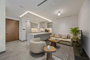 Modern Apartment with Balcony and Pool Access