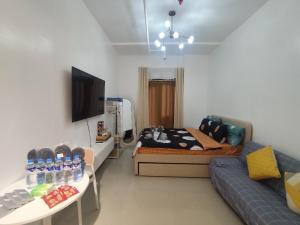 Cozy Stay in Quezon City Near, Bars, Cafe, Restaurants