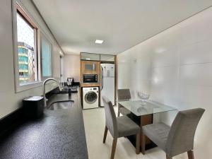 Ap 1 quadra mar, praça Luiz Bassani